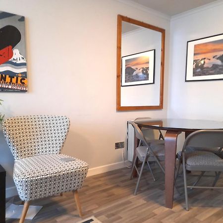 Excellent Location - City Centre - Parking - 4 Beds -2 Bedrooms เบลฟาสต์ ภายนอก รูปภาพ