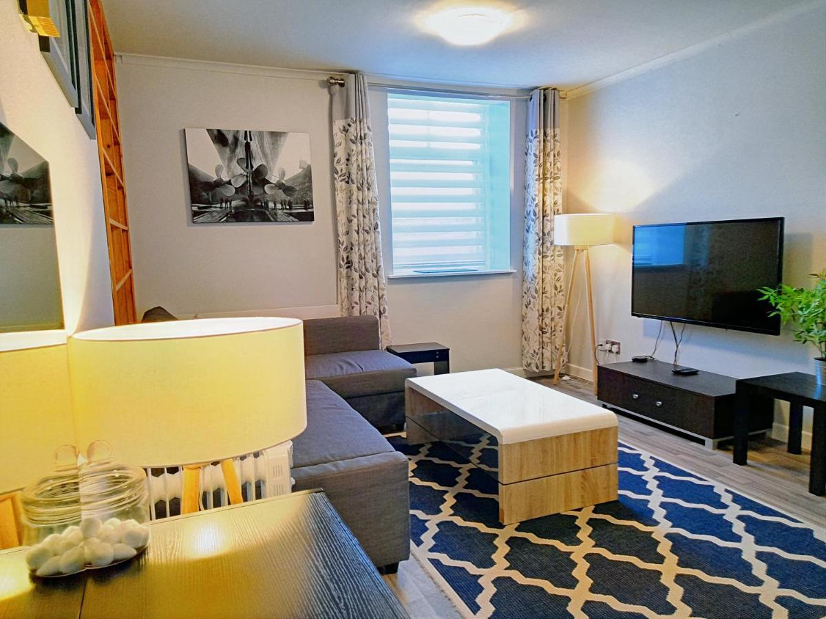 Excellent Location - City Centre - Parking - 4 Beds -2 Bedrooms เบลฟาสต์ ภายนอก รูปภาพ