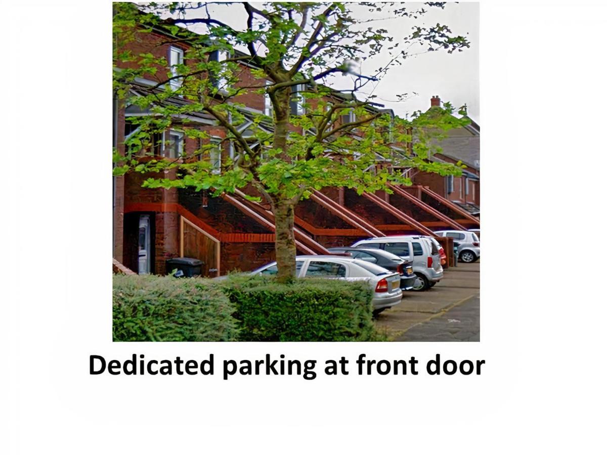 Excellent Location - City Centre - Parking - 4 Beds -2 Bedrooms เบลฟาสต์ ภายนอก รูปภาพ