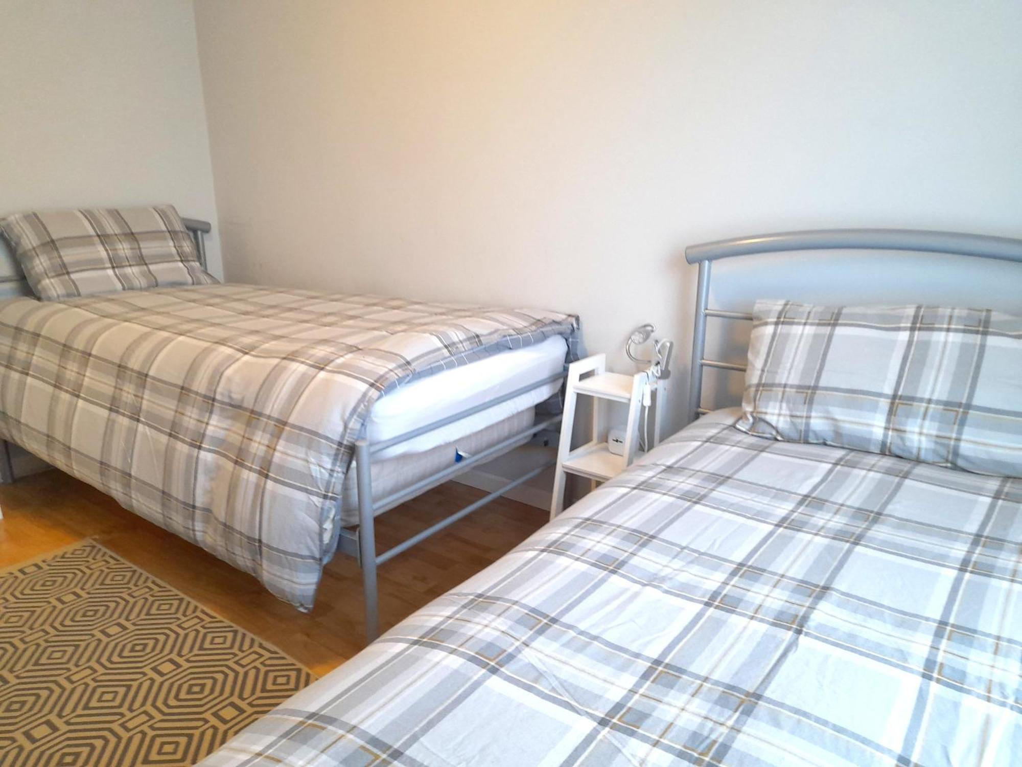 Excellent Location - City Centre - Parking - 4 Beds -2 Bedrooms เบลฟาสต์ ภายนอก รูปภาพ
