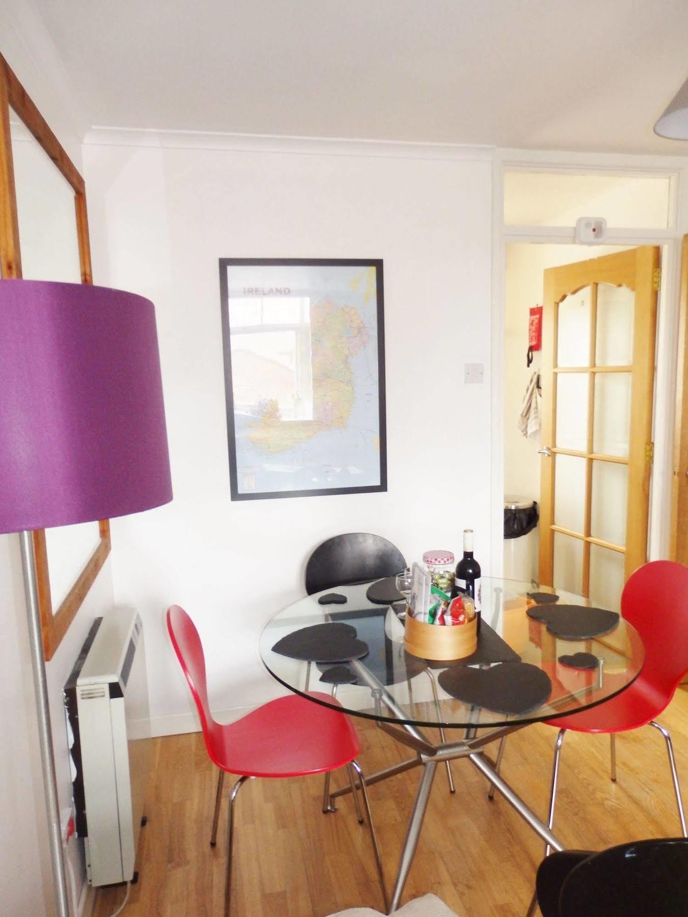 Excellent Location - City Centre - Parking - 4 Beds -2 Bedrooms เบลฟาสต์ ภายนอก รูปภาพ
