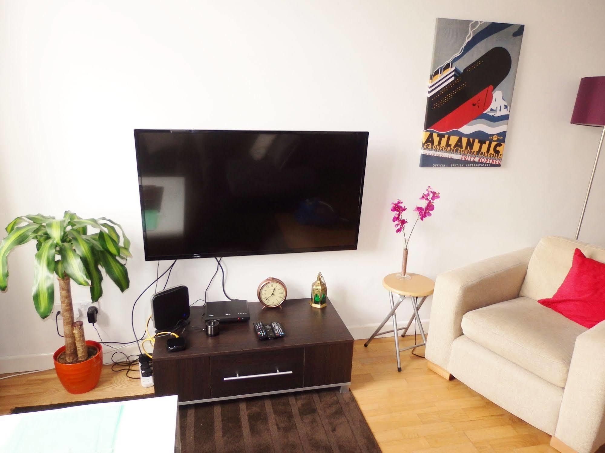 Excellent Location - City Centre - Parking - 4 Beds -2 Bedrooms เบลฟาสต์ ภายนอก รูปภาพ
