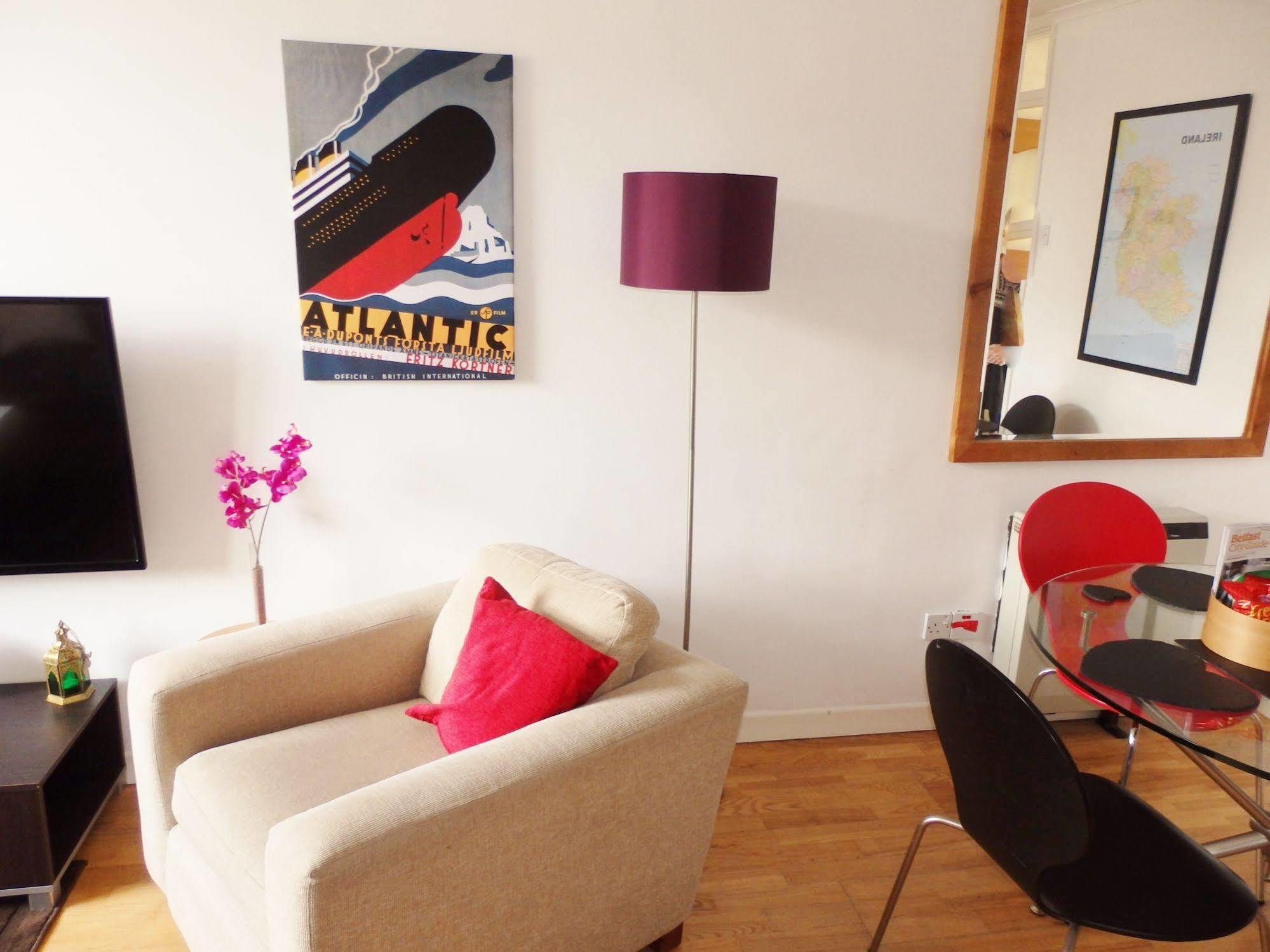 Excellent Location - City Centre - Parking - 4 Beds -2 Bedrooms เบลฟาสต์ ภายนอก รูปภาพ
